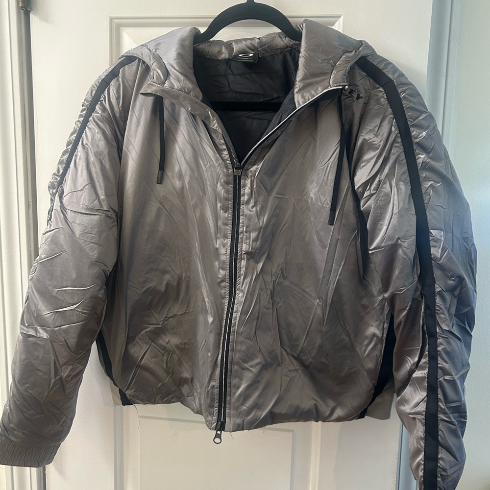 NWOT! Oakley Women's Nylon Luxe puffer Jacket